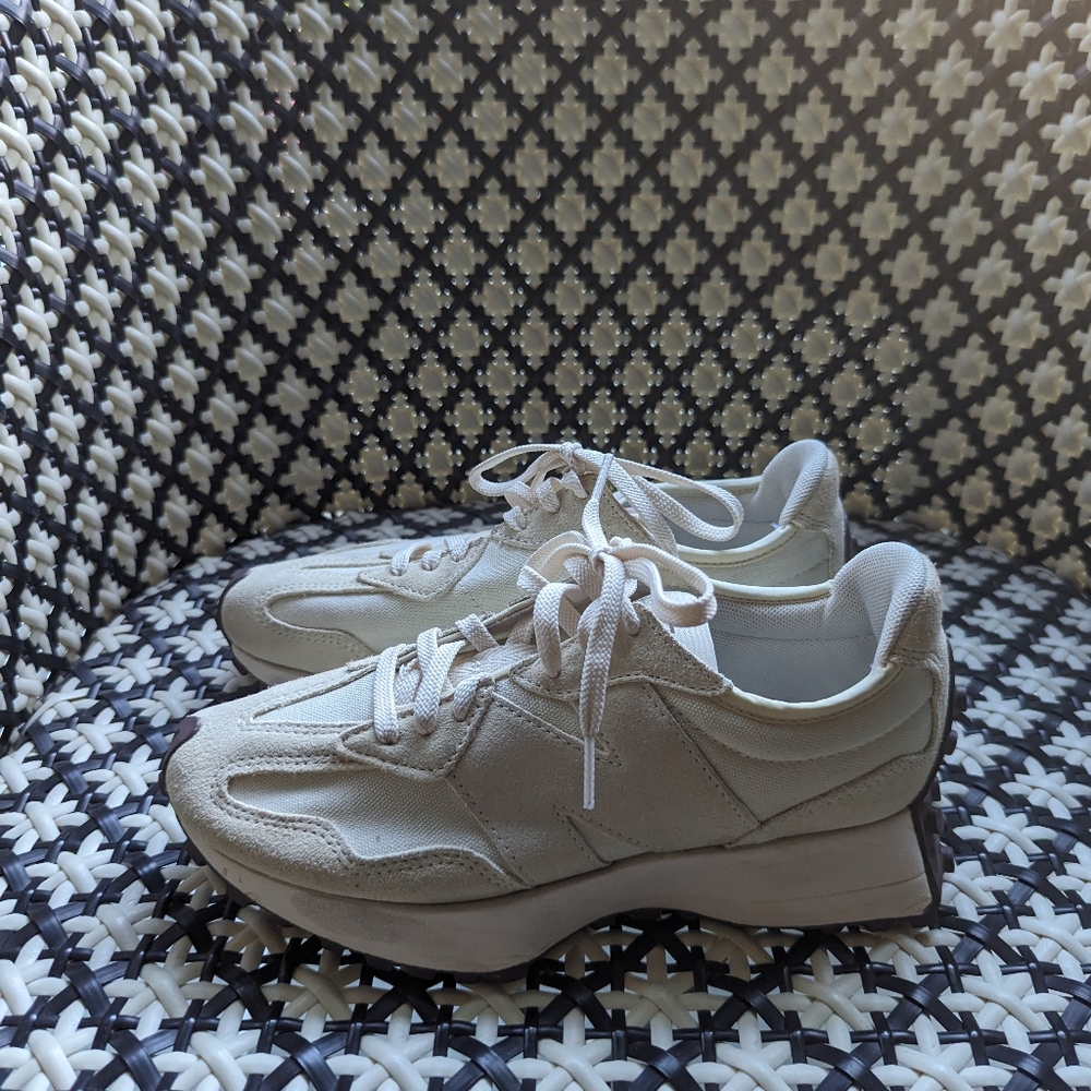 New Balance 327 (US size 6)